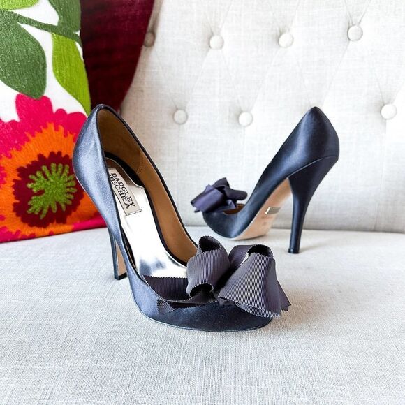 BADGLEY MISCHKA Karlisle Gray Satin Large Bow Pumps Size 7